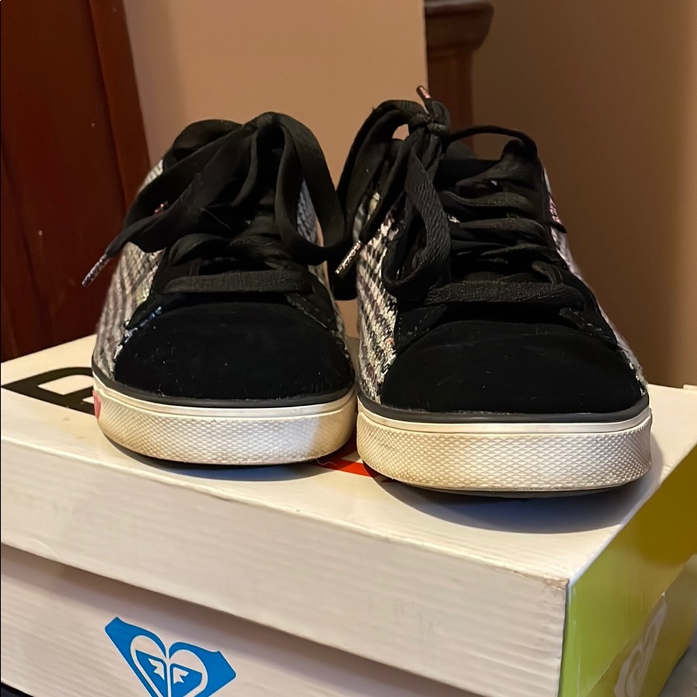 USED: Roxy Black and White Sneakers